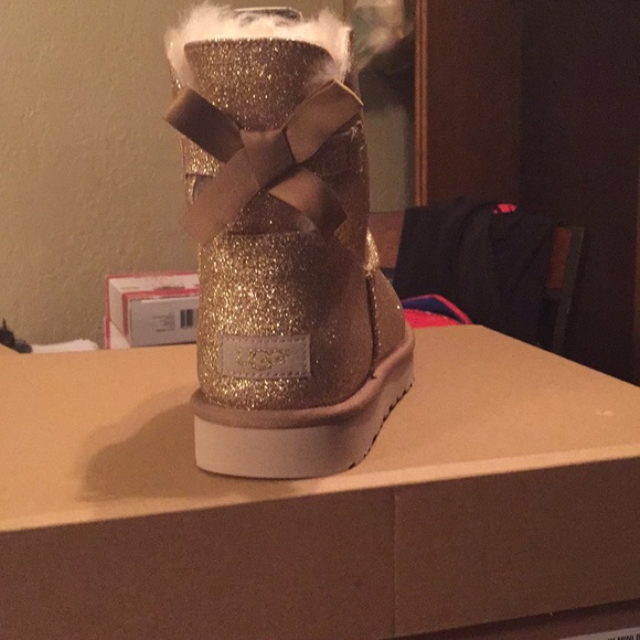 UGGS GOLD